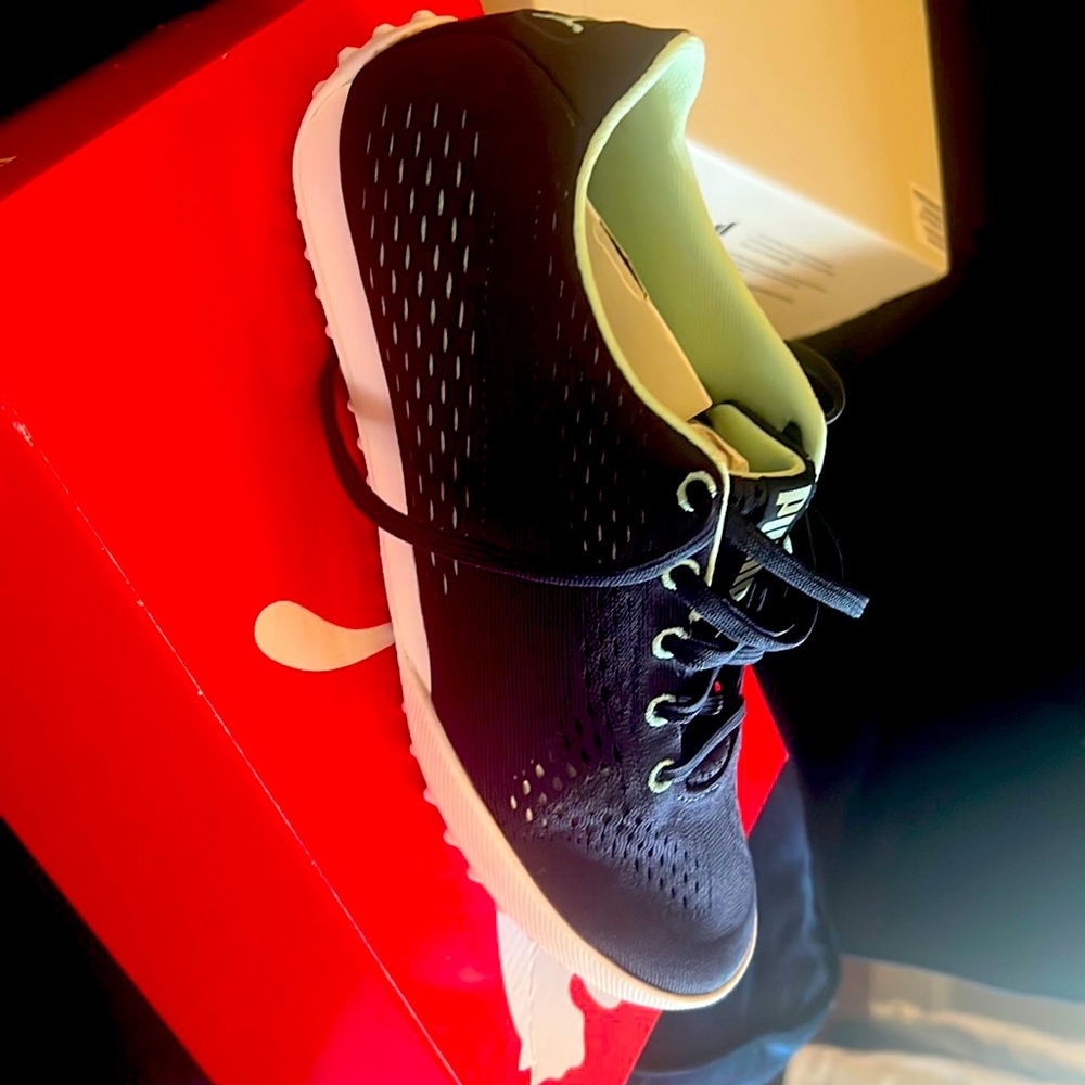 Women’s golf shoes size 8 brand new in box